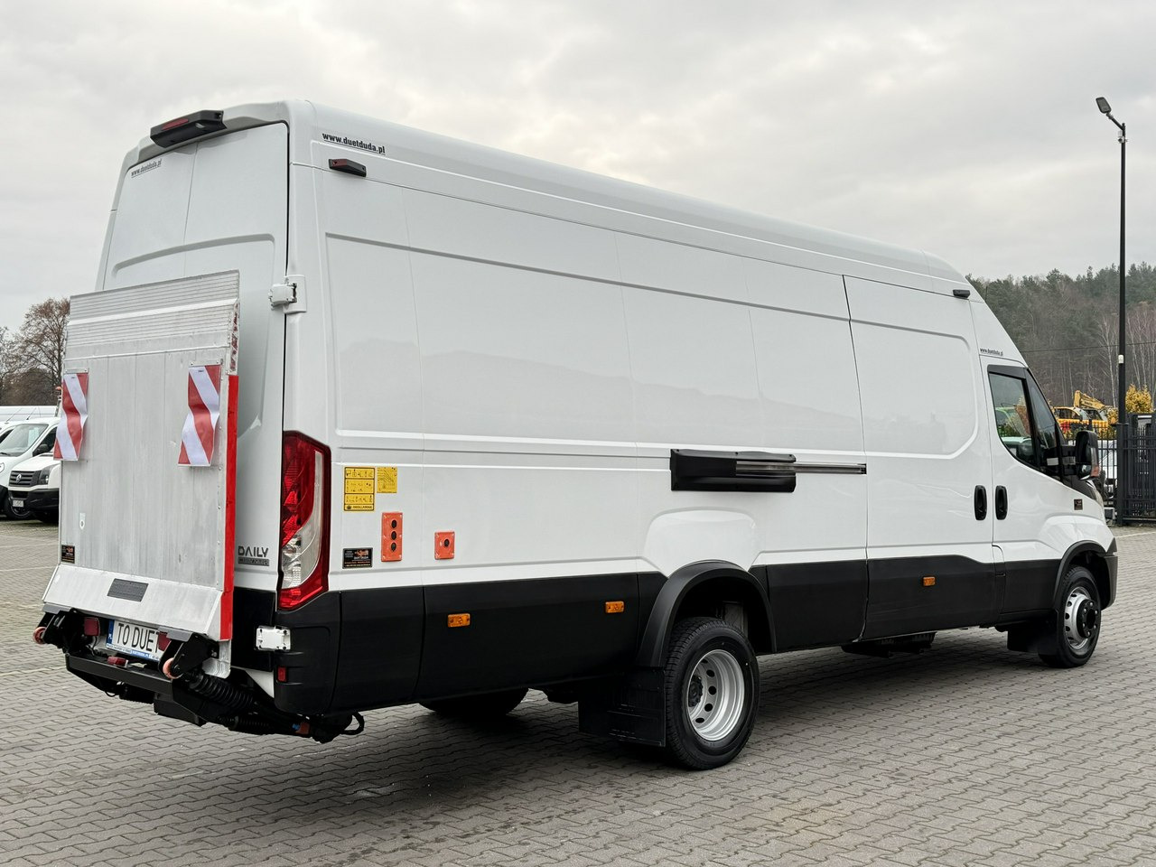Iveco Daily 70C18 V H - Товарно комбе: слика 4 Iveco Daily 70C18 V H - Товарно комбе: слика 4