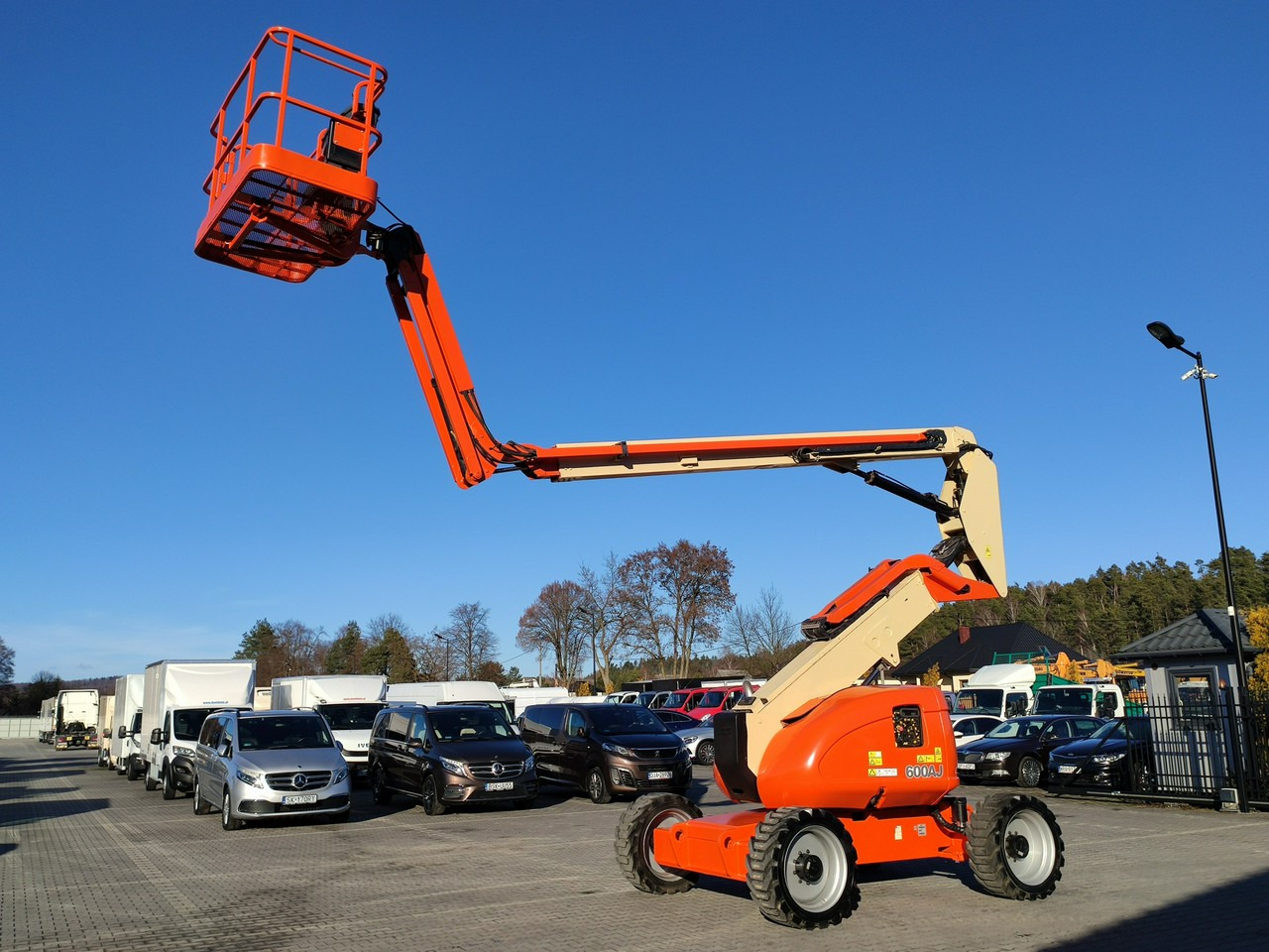 JLG 600AJ 4x4 PODNOŚNIK PRZEGUBOWY - Дигачка зглобна платформа: слика 1 JLG 600AJ 4x4 PODNOŚNIK PRZEGUBOWY - Дигачка зглобна платформа: слика 1