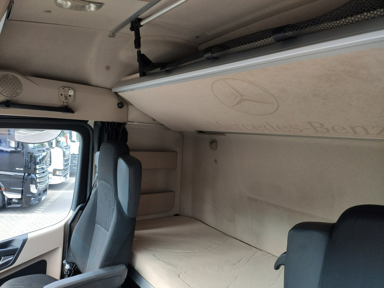 Камион влекач Mercedes ACTROS 1845 Euro 6 Low Deck Mega !!!: слика 15