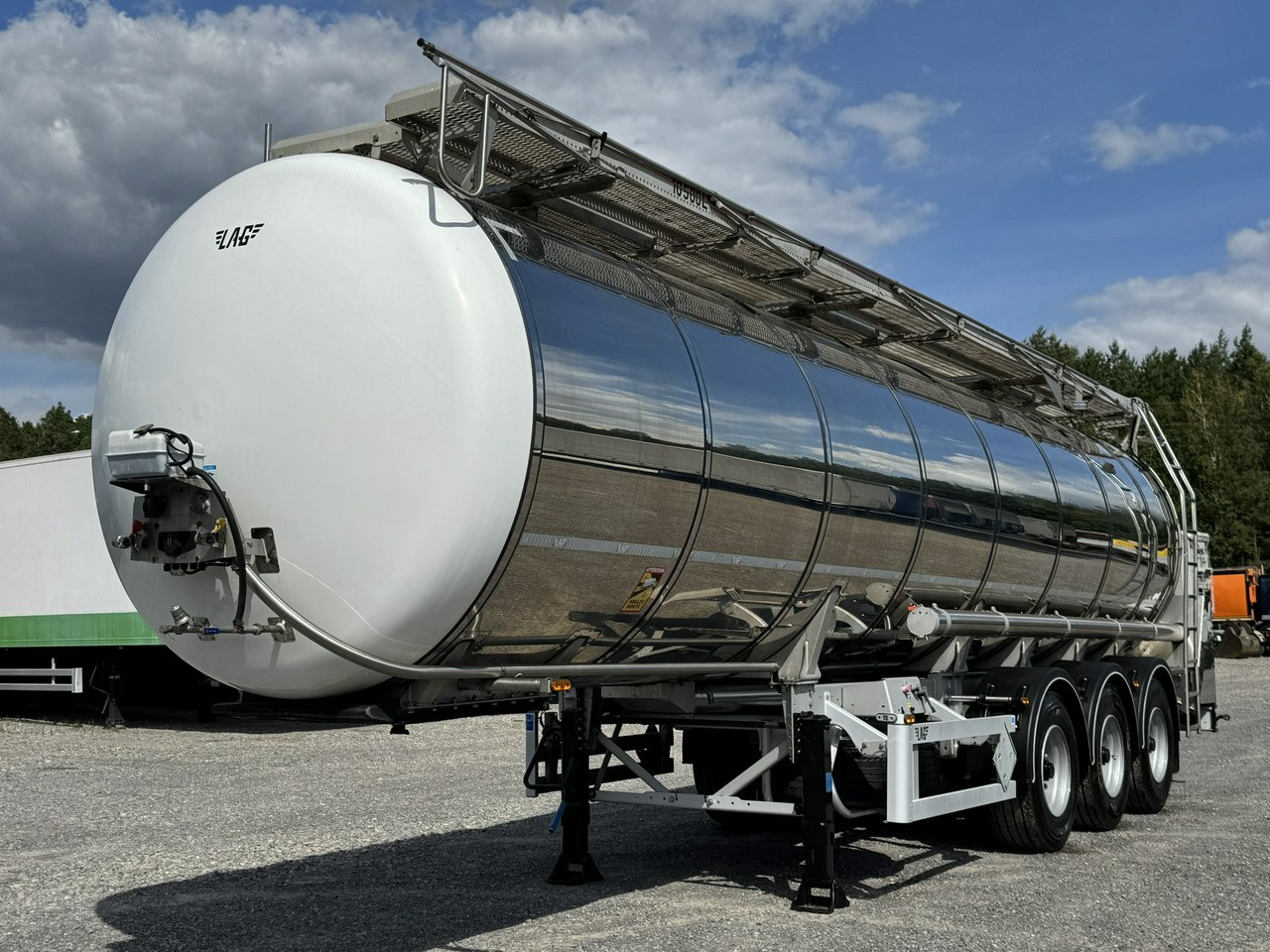 Lag Spożywcza Magyar Izolowana Webasto Pompa Elektryczna do Zrzutu - Полуприколка цистерна: слика 2 Lag Spożywcza Magyar Izolowana Webasto Pompa Elektryczna do Zrzutu - Полуприколка цистерна: слика 2