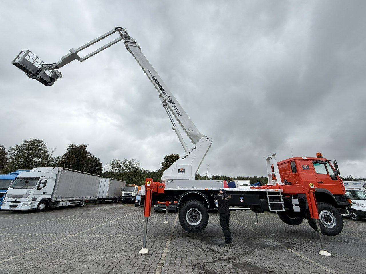 MAN 18.284 4x4 Zwyżka WUMAG WT 425 Podnośnik Koszowy - Камион со подигачка кошница: слика 2 MAN 18.284 4x4 Zwyżka WUMAG WT 425 Podnośnik Koszowy - Камион со подигачка кошница: слика 2