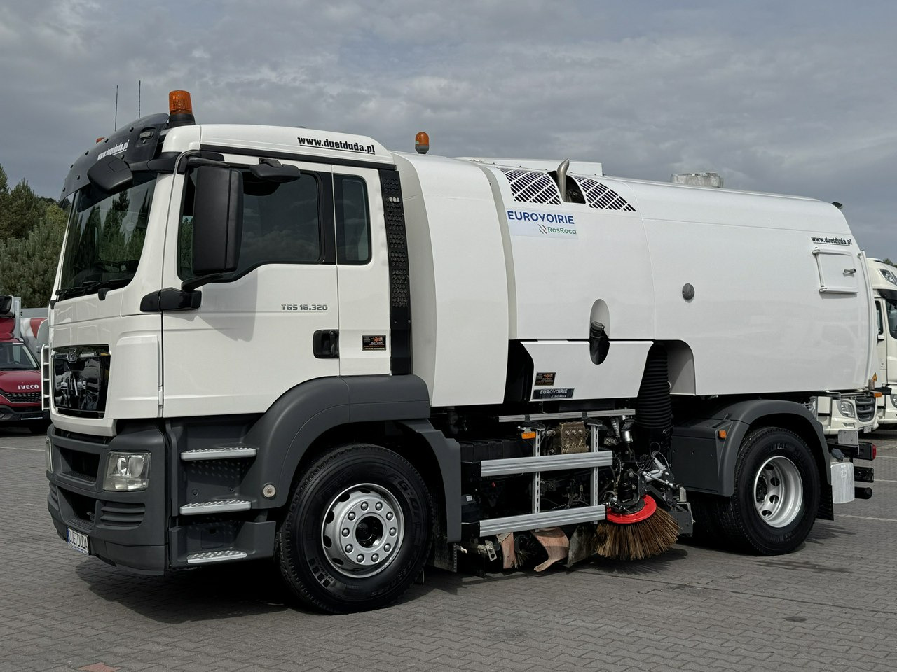 MAN TGS 18.320 E5 BUCHER OPTIFANT 8000 Zamiatarka Uliczna Euro 6 - Возило за метење: слика 1 MAN TGS 18.320 E5 BUCHER OPTIFANT 8000 Zamiatarka Uliczna Euro 6 - Возило за метење: слика 1