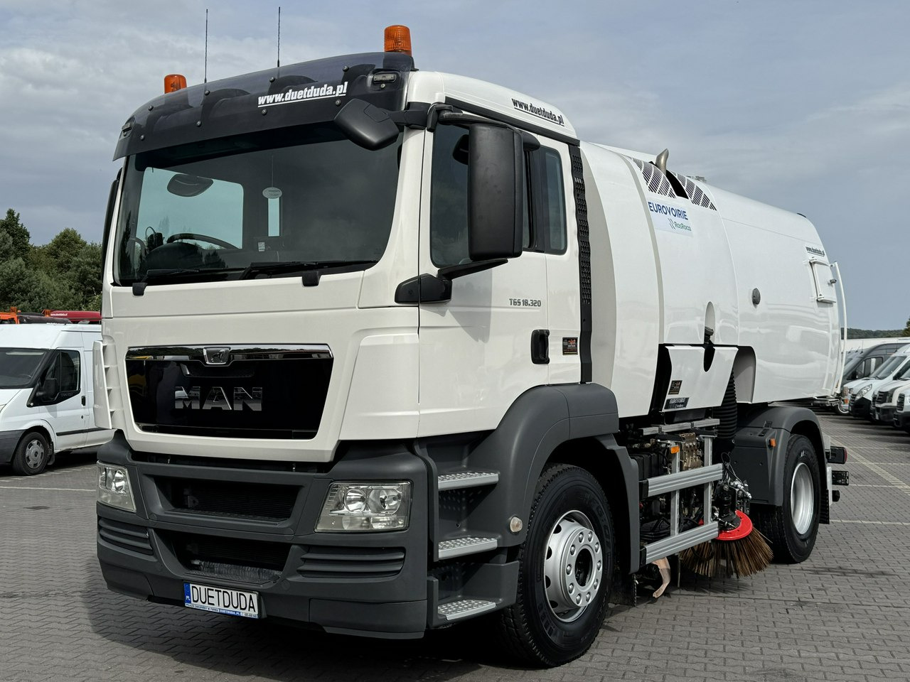 MAN TGS 18.320 E5 BUCHER OPTIFANT 8000 Zamiatarka Uliczna Euro 6 - Возило за метење: слика 4 MAN TGS 18.320 E5 BUCHER OPTIFANT 8000 Zamiatarka Uliczna Euro 6 - Возило за метење: слика 4