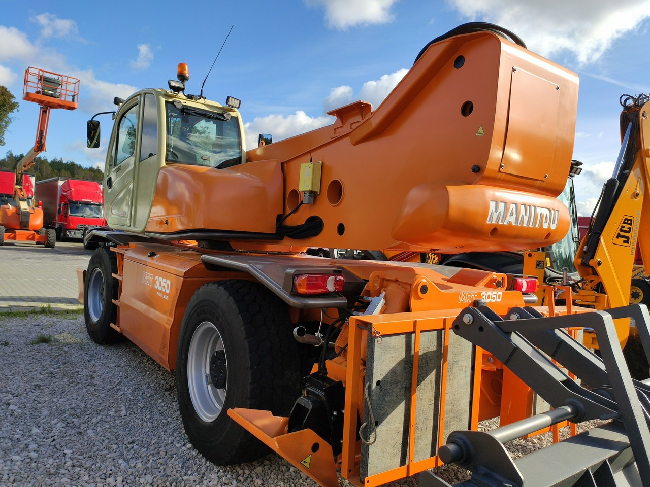 Manitou Wózek Jezdniowy Podnośnikowy Obrotowy - Телескопски ракувач: слика 4 Manitou Wózek Jezdniowy Podnośnikowy Obrotowy - Телескопски ракувач: слика 4