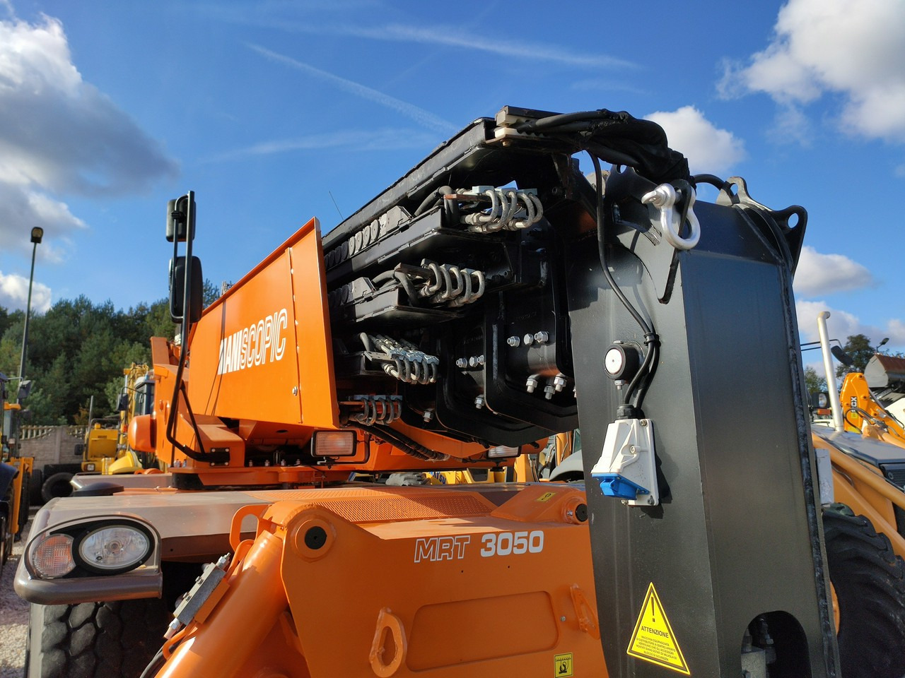 Manitou Wózek Jezdniowy Podnośnikowy Obrotowy - Телескопски ракувач: слика 5 Manitou Wózek Jezdniowy Podnośnikowy Obrotowy - Телескопски ракувач: слика 5