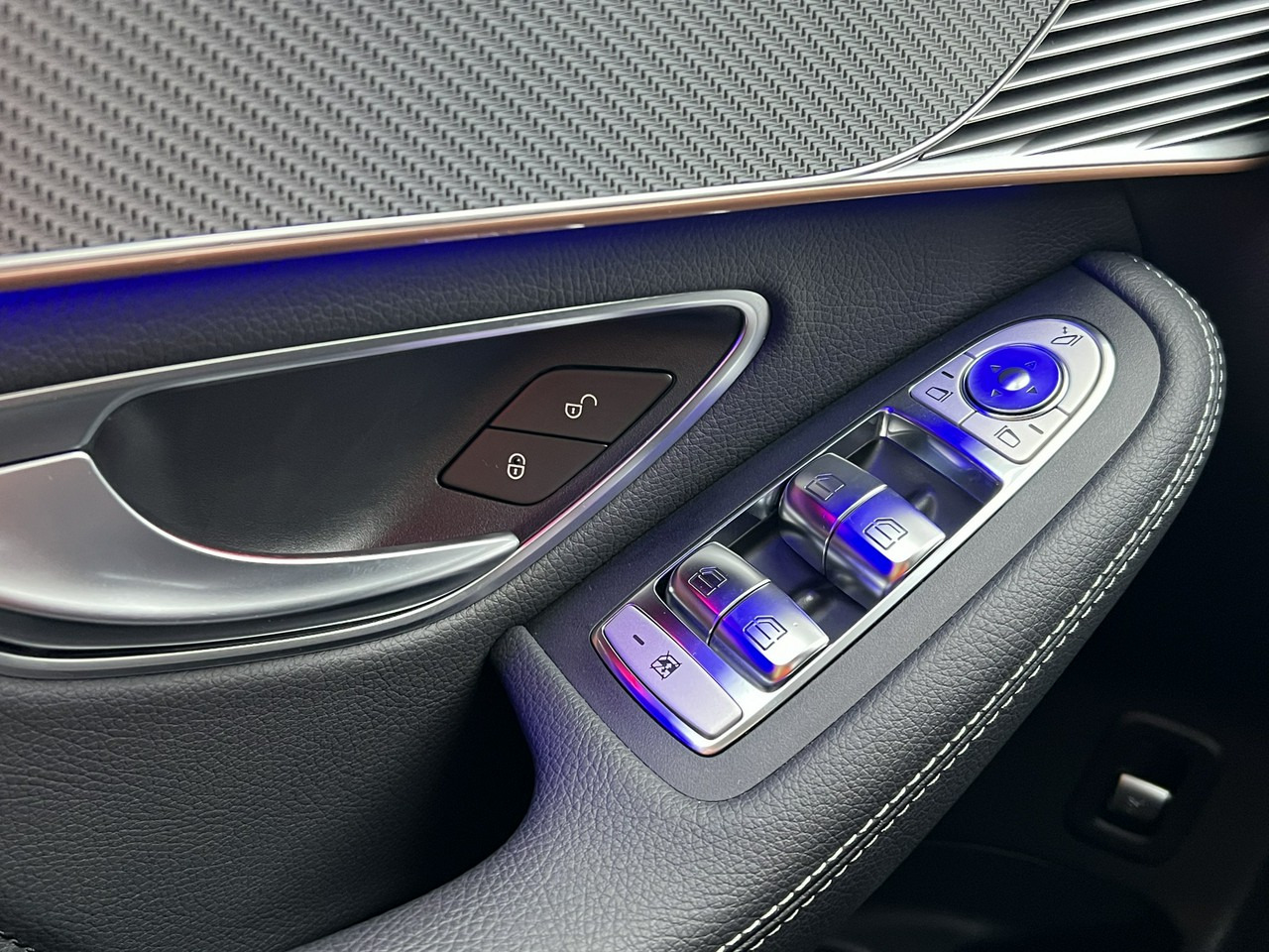 SUV Mercedes EQC: слика 22 SUV Mercedes EQC: слика 22