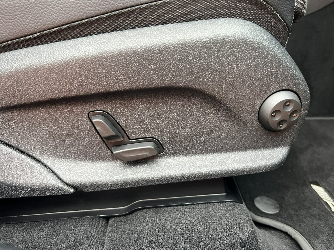 SUV Mercedes EQC: слика 49 SUV Mercedes EQC: слика 49