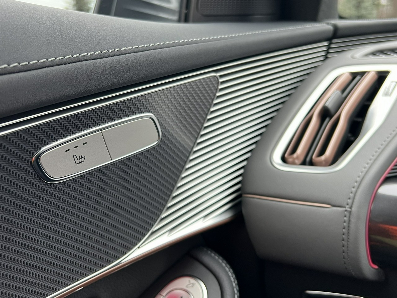 SUV Mercedes EQC: слика 21 SUV Mercedes EQC: слика 21