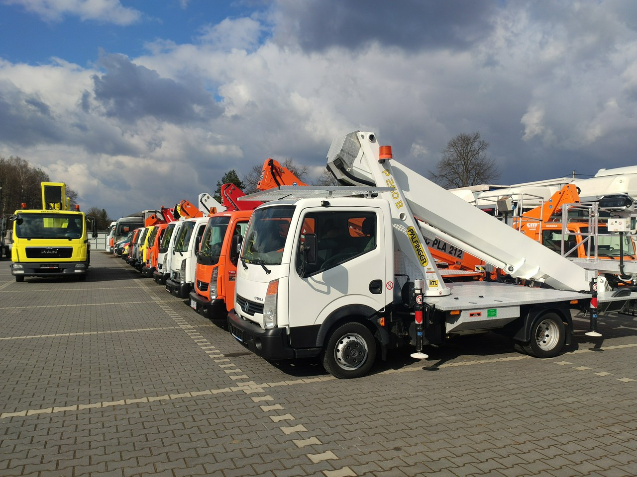 Nissan Cabstar - Камион со подигачка кошница: слика 1 Nissan Cabstar - Камион со подигачка кошница: слика 1