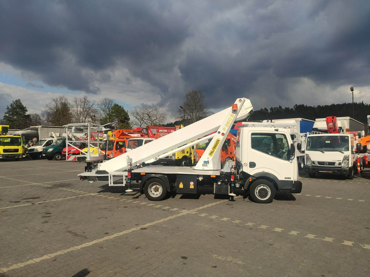 Nissan Cabstar - Камион со подигачка кошница: слика 4 Nissan Cabstar - Камион со подигачка кошница: слика 4