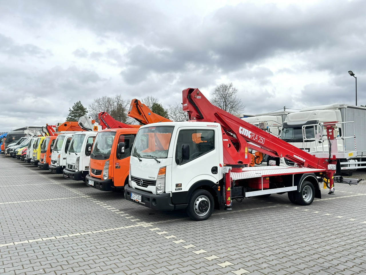 Nissan Cabstar - Камион со подигачка кошница: слика 1 Nissan Cabstar - Камион со подигачка кошница: слика 1