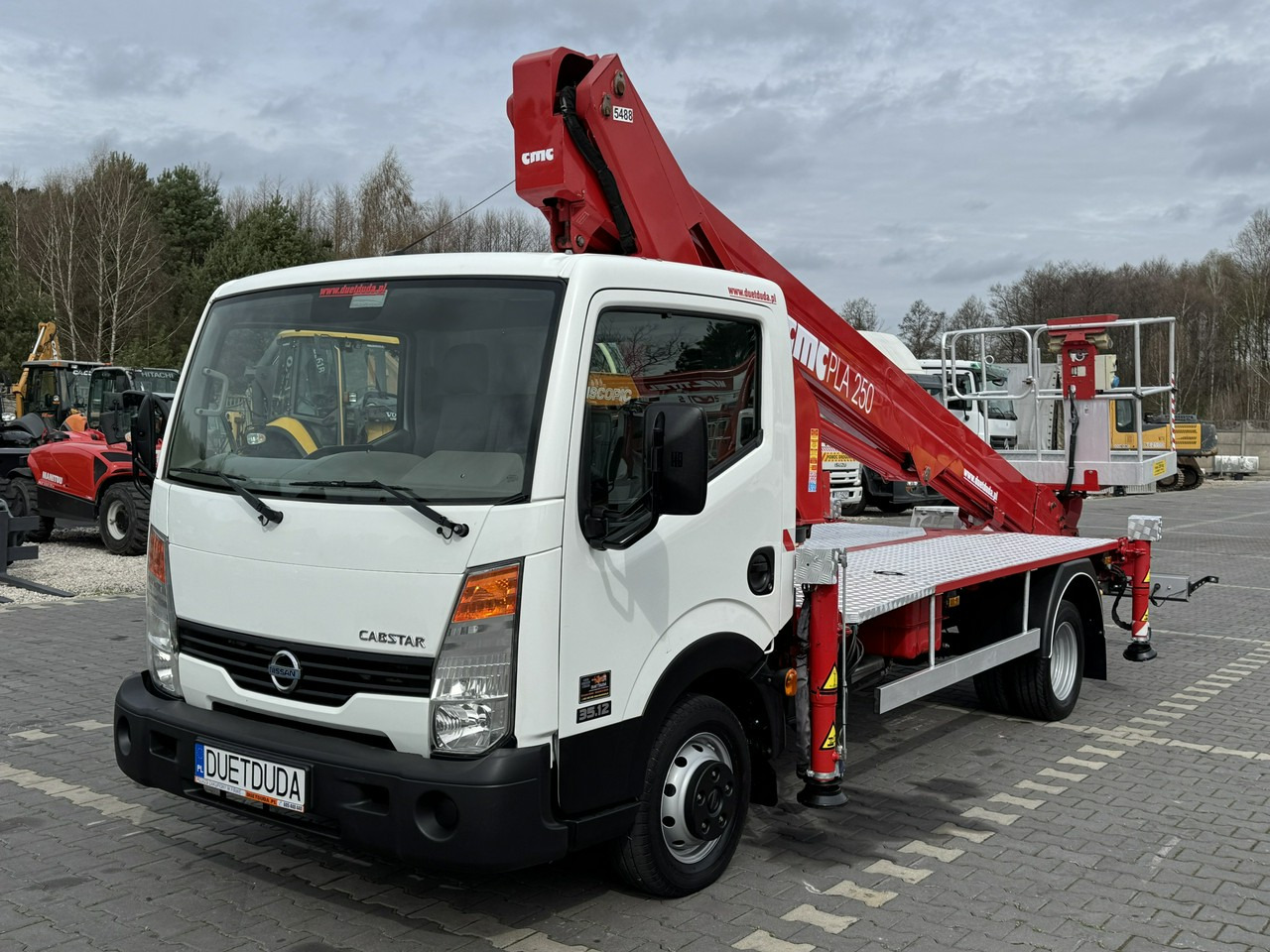 Nissan Cabstar - Камион со подигачка кошница: слика 4 Nissan Cabstar - Камион со подигачка кошница: слика 4