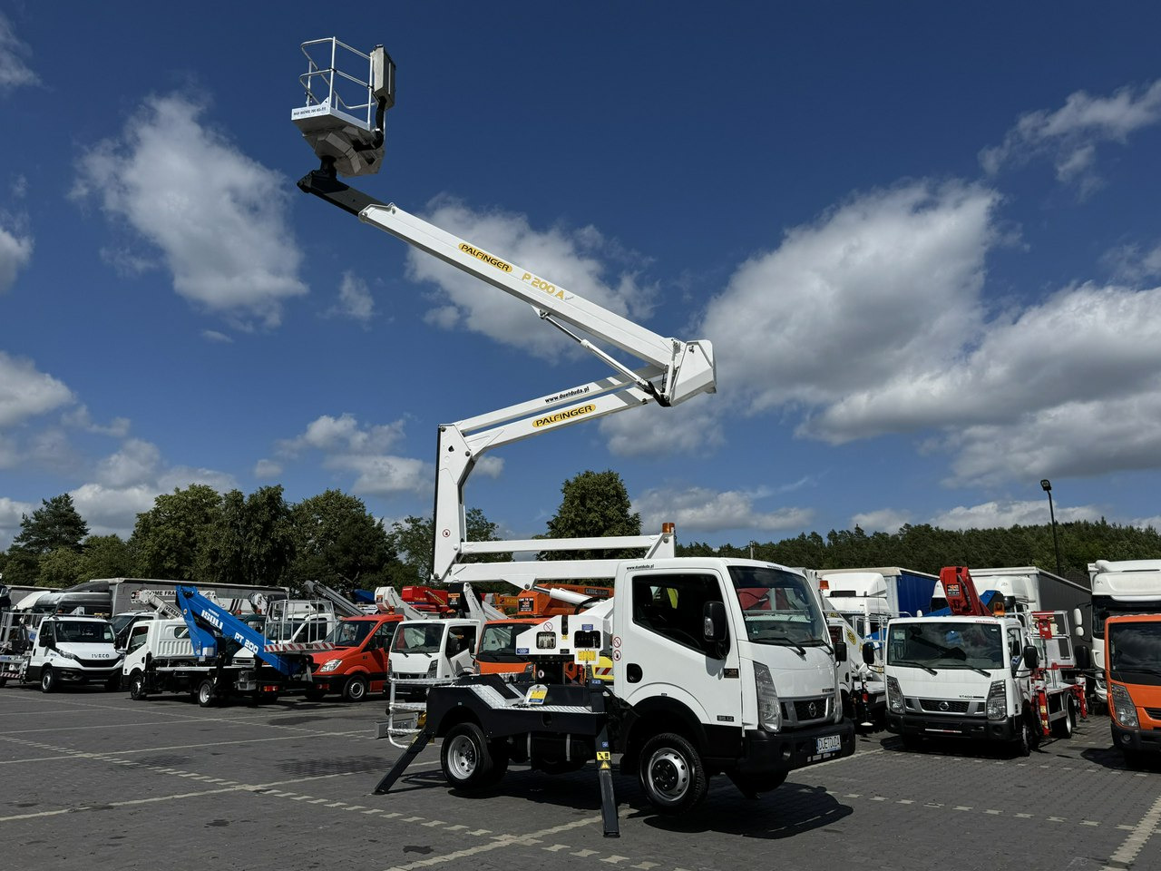 Nissan Cabstar - Камион со подигачка кошница: слика 2 Nissan Cabstar - Камион со подигачка кошница: слика 2