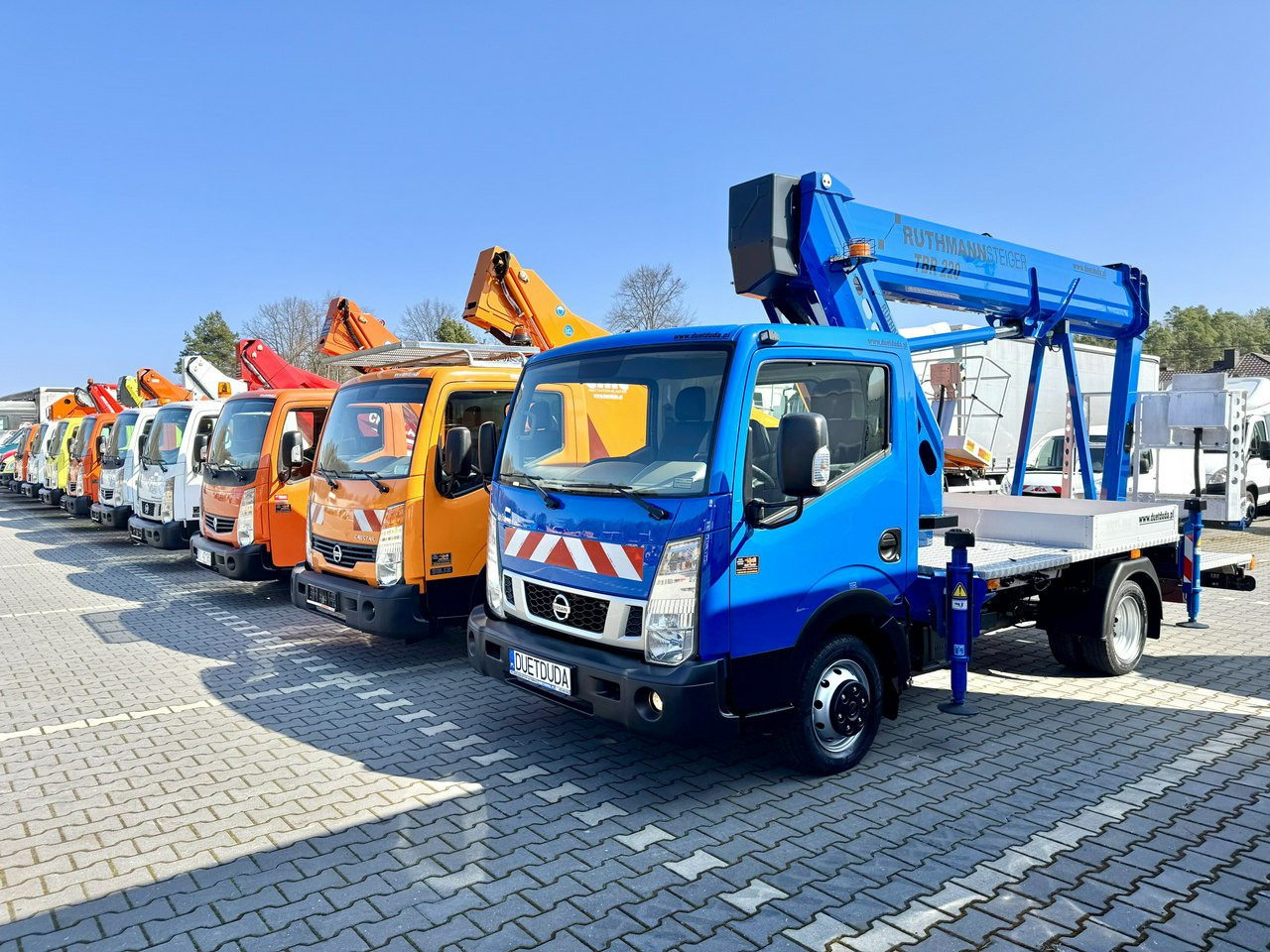 Nissan Cabstar - Камион со подигачка кошница: слика 1 Nissan Cabstar - Камион со подигачка кошница: слика 1