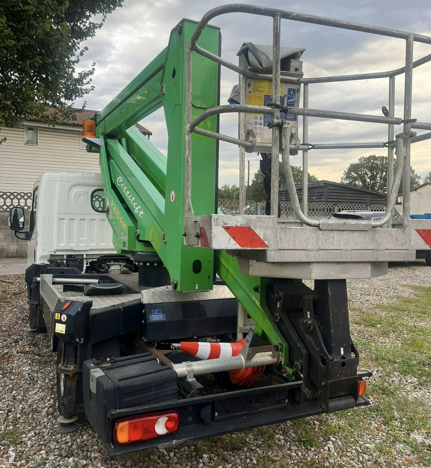 Nissan Cabstar Zwyżka Podmośnik Koszowy PALFINGER P240 AXE UDT - Камион со подигачка кошница: слика 3 Nissan Cabstar Zwyżka Podmośnik Koszowy PALFINGER P240 AXE UDT - Камион со подигачка кошница: слика 3