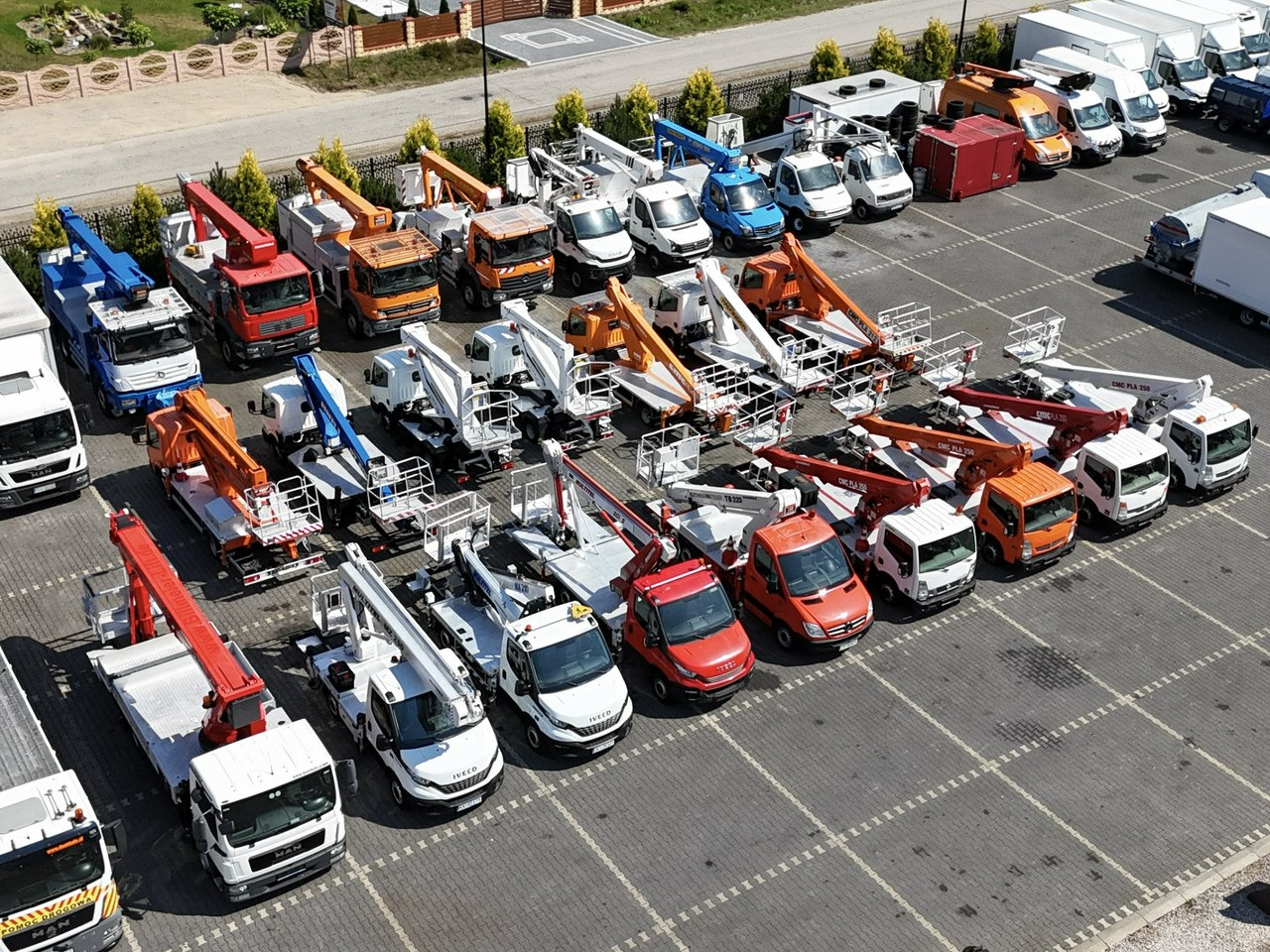 Nissan Zwyżka Podnośnik Koszowy 4X4 CABSTAR MAXITY SPRINTER - Камион со подигачка кошница: слика 2 Nissan Zwyżka Podnośnik Koszowy 4X4 CABSTAR MAXITY SPRINTER - Камион со подигачка кошница: слика 2