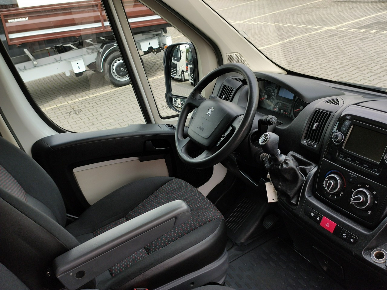Комби кипер Peugeot Boxer: слика 27