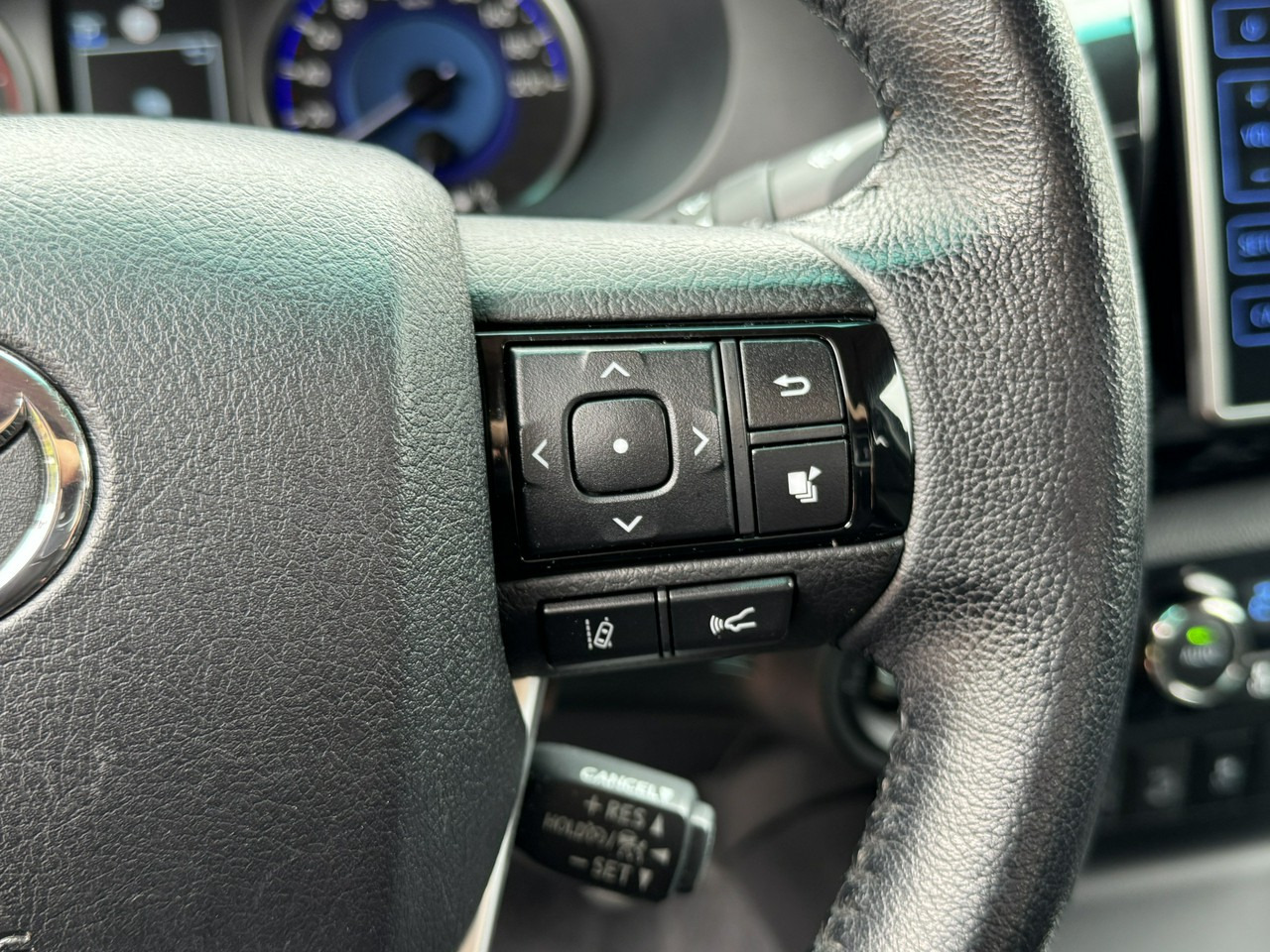 Пикап Toyota Hilux: слика 27