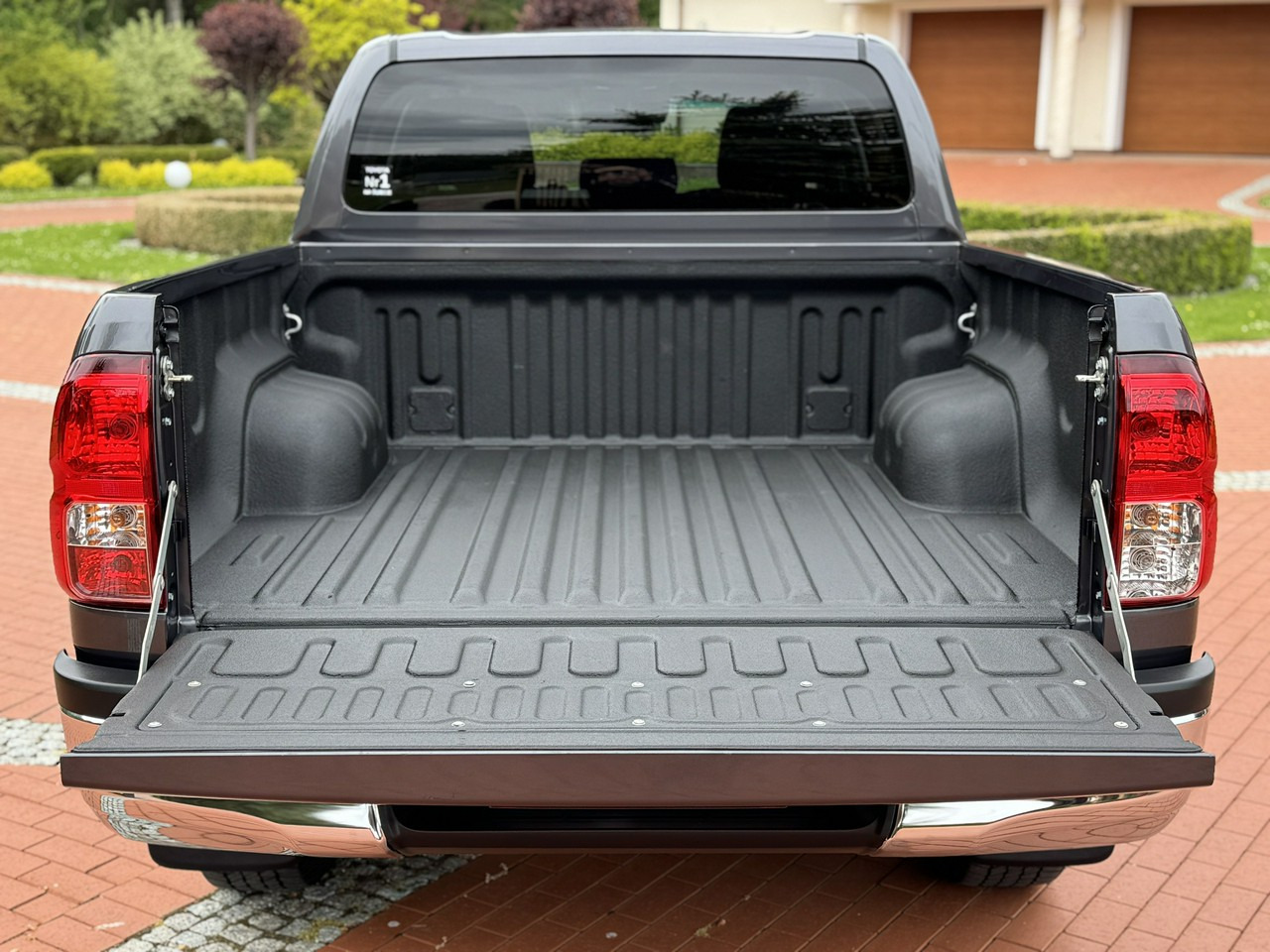 Пикап Toyota Hilux: слика 18