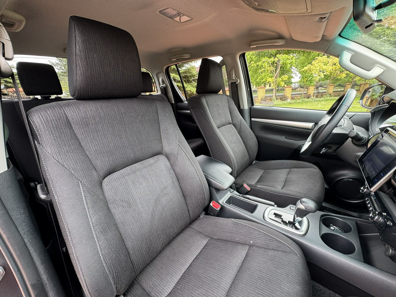Пикап Toyota Hilux: слика 43