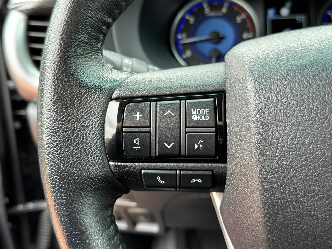 Пикап Toyota Hilux: слика 25