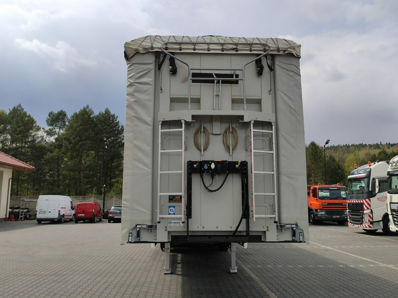 Wielton Standard na osiach SAF LIBNER DO PALET, ZRĄBKI, TROCIN - Полуприколка со церада: слика 5 Wielton Standard na osiach SAF LIBNER DO PALET, ZRĄBKI, TROCIN - Полуприколка со церада: слика 5