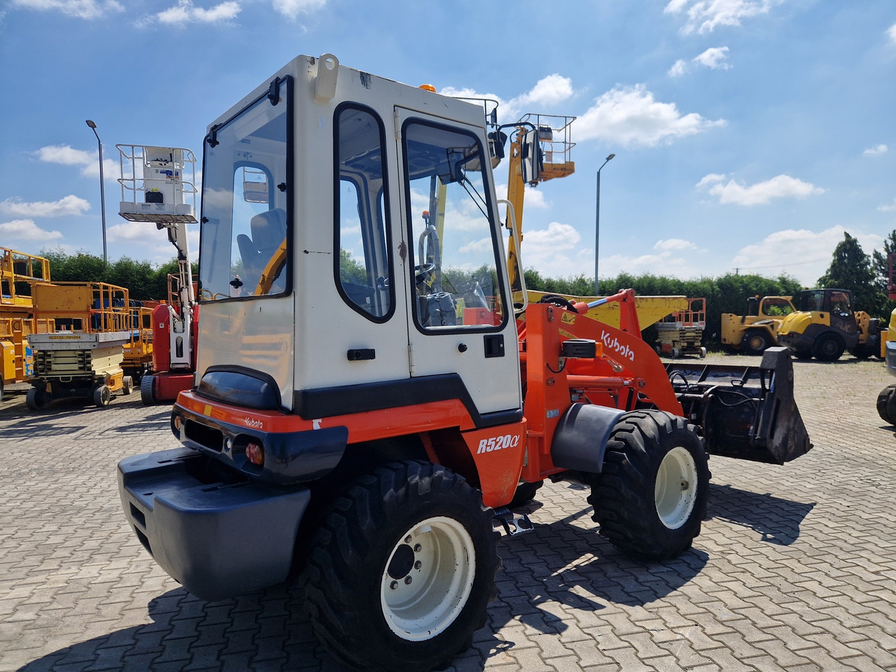 KUBOTA R520N - Натоварувач на тркала: слика 3 KUBOTA R520N - Натоварувач на тркала: слика 3