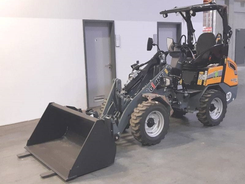 Giant G 2200 E X-Tra Elektro / electric - Компактен натоварувач: слика 2 Giant G 2200 E X-Tra Elektro / electric - Компактен натоварувач: слика 2