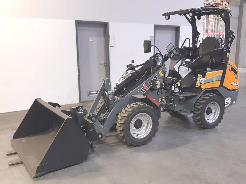 Giant G 2200 E X-Tra Elektro / electric - Компактен натоварувач: слика 2 Giant G 2200 E X-Tra Elektro / electric - Компактен натоварувач: слика 2