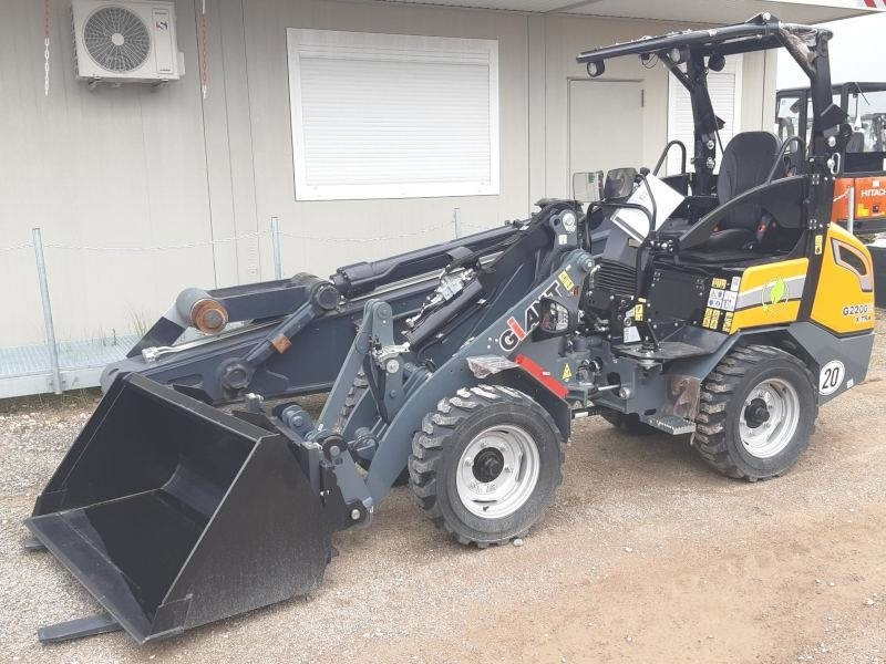 Giant G 2200 E X-Tra Elektro / electric - Компактен натоварувач: слика 2 Giant G 2200 E X-Tra Elektro / electric - Компактен натоварувач: слика 2