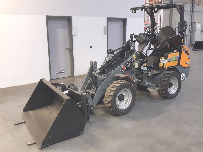 Giant G 2200 E X-Tra Elektro / electric - Компактен натоварувач: слика 2 Giant G 2200 E X-Tra Elektro / electric - Компактен натоварувач: слика 2