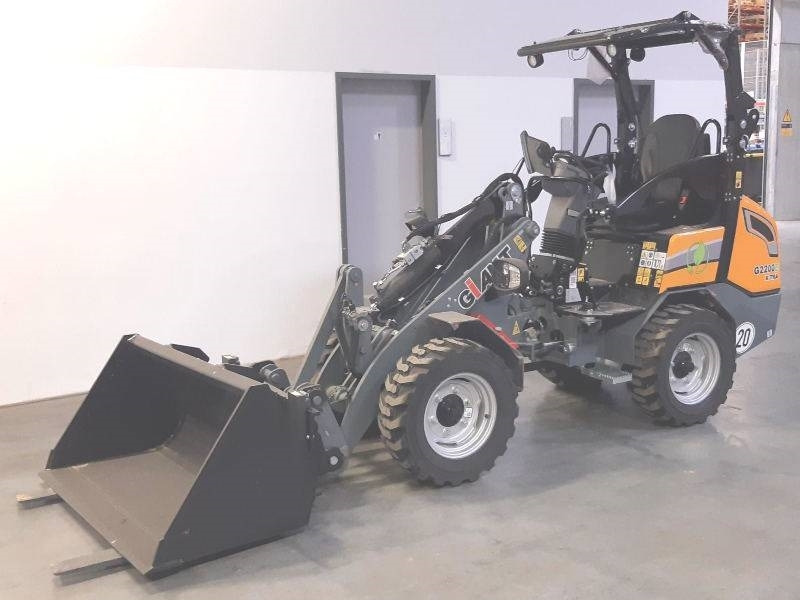 Giant G 2200 E X-Tra Elektro / electric - Компактен натоварувач: слика 2 Giant G 2200 E X-Tra Elektro / electric - Компактен натоварувач: слика 2