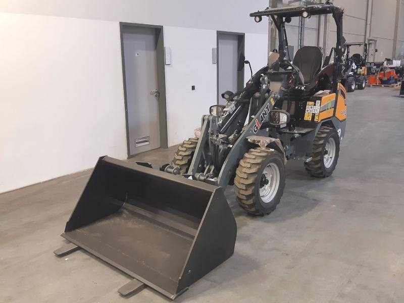 Giant G 2200 E X-Tra Elektro / electric - Компактен натоварувач: слика 3 Giant G 2200 E X-Tra Elektro / electric - Компактен натоварувач: слика 3
