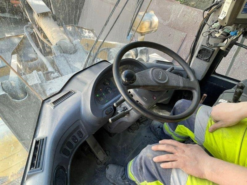 Komatsu WA 500-6 - Натоварувач на тркала: слика 5 Komatsu WA 500-6 - Натоварувач на тркала: слика 5