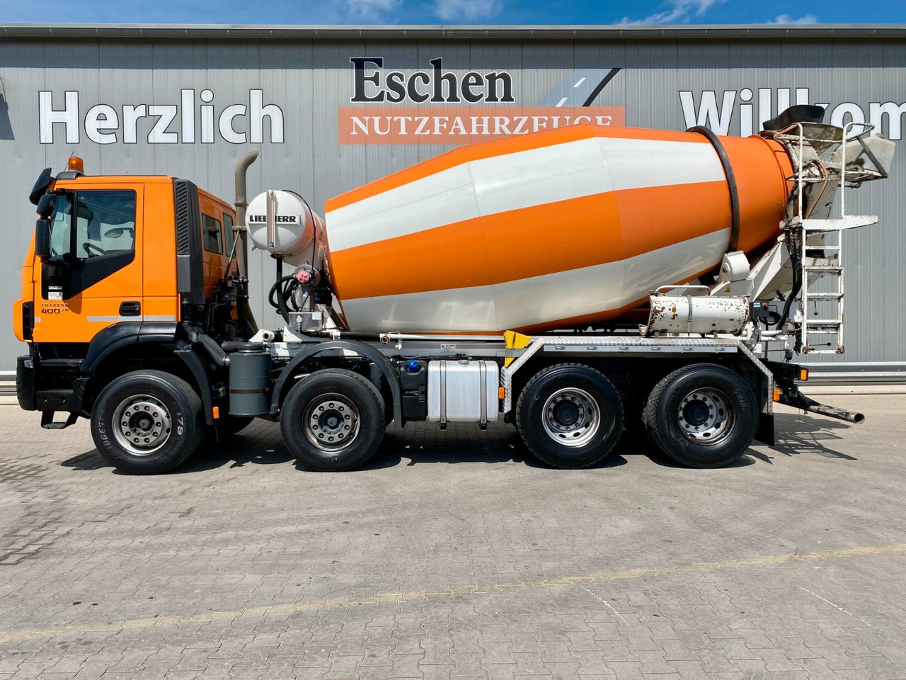 Iveco Trakker AD 340 TB 400/8x4 | 9m³ Liebherr*Navi*AC - Камион миксер за бетон: слика 2 Iveco Trakker AD 340 TB 400/8x4 | 9m³ Liebherr*Navi*AC - Камион миксер за бетон: слика 2