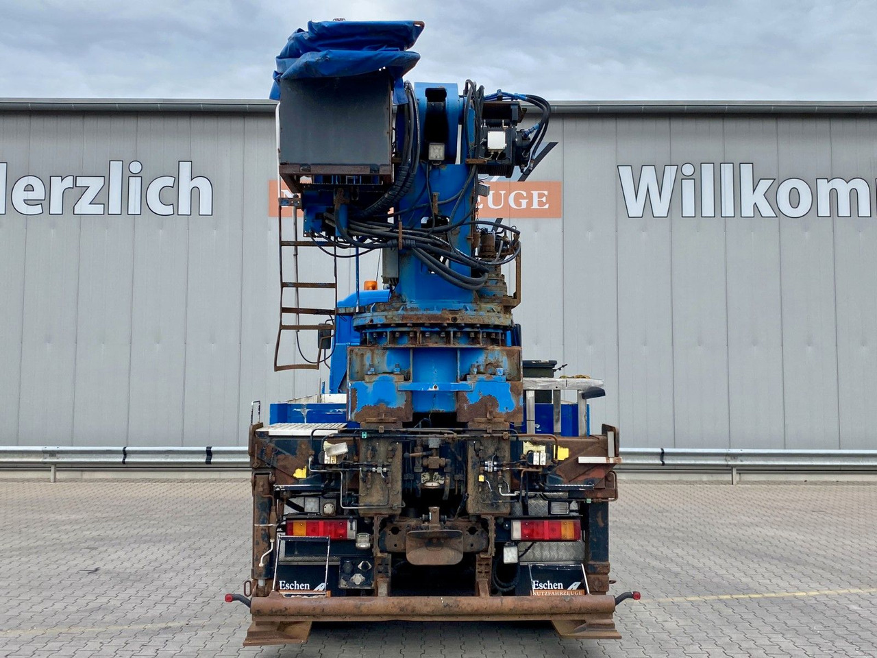 MAN 27.464 6x4 | MKG HMK 350a 2L*FUNK*Retarder*AHK - Камион со кран: слика 4 MAN 27.464 6x4 | MKG HMK 350a 2L*FUNK*Retarder*AHK - Камион со кран: слика 4