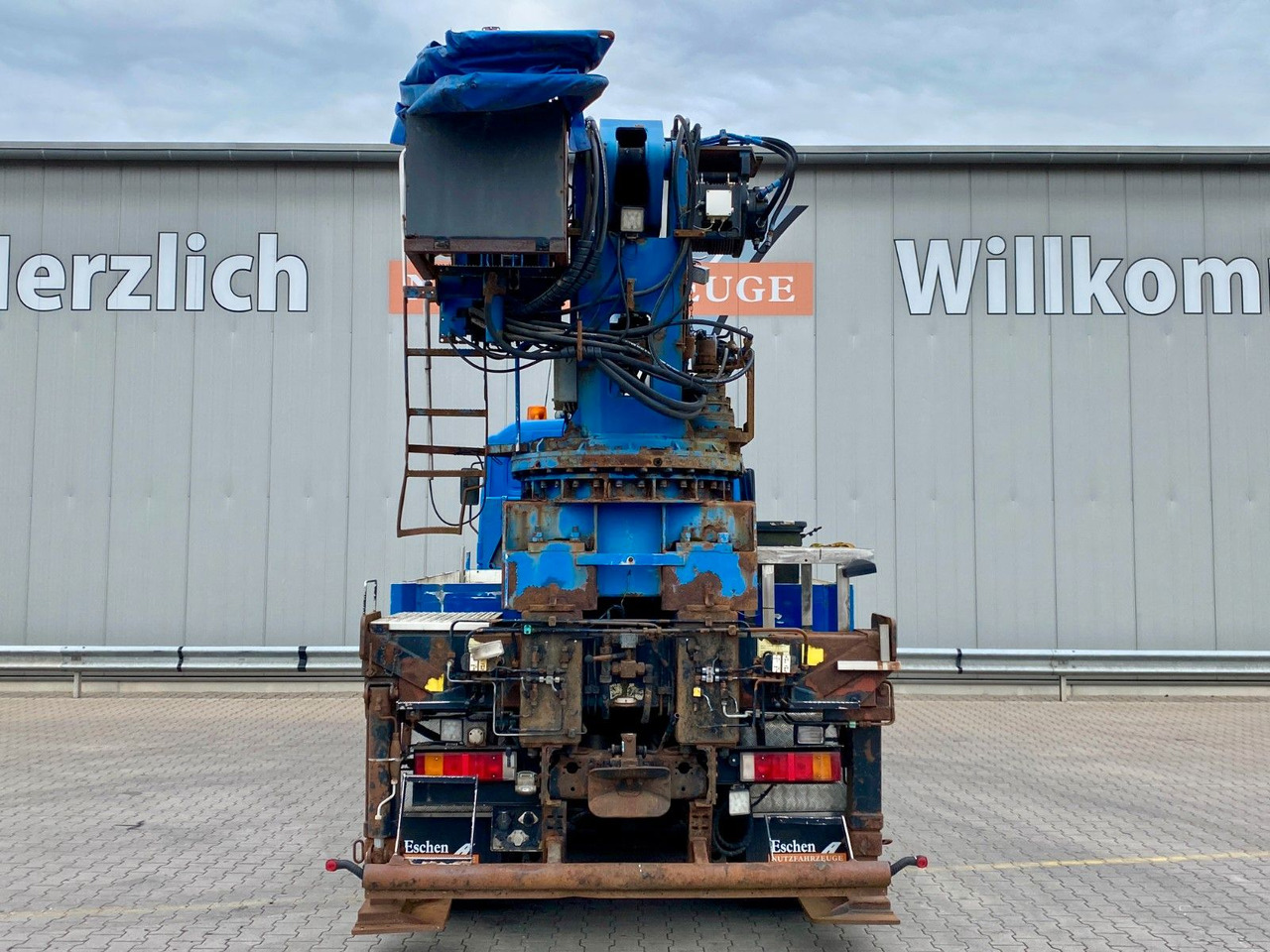 MAN 27.464 6x4 | MKG HMK 350a 2L*FUNK*Retarder*AHK MAN 27.464 6x4 | MKG HMK 350a 2L*FUNK*Retarder*AHK - Камион со кран: слика 4 MAN 27.464 6x4 | MKG HMK 350a 2L*FUNK*Retarder*AHK MAN 27.464 6x4 | MKG HMK 350a 2L*FUNK*Retarder*AHK - Камион со кран: слика 4