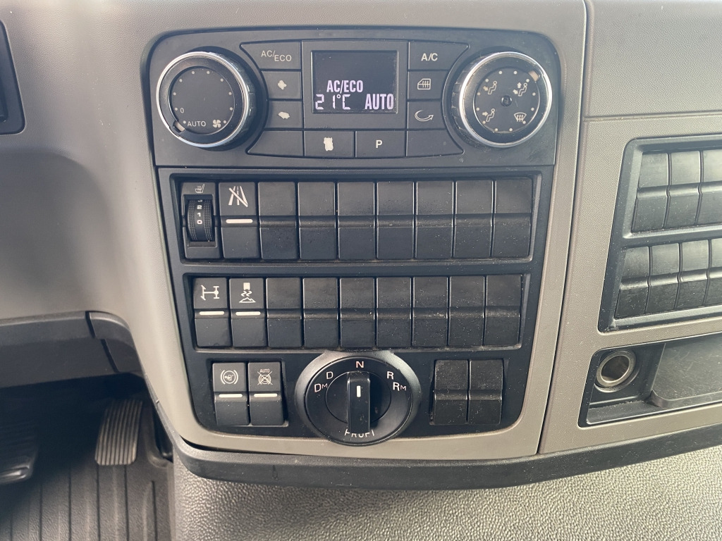Камион со церада MAN TGL 12.250 4x2 BL: слика 16