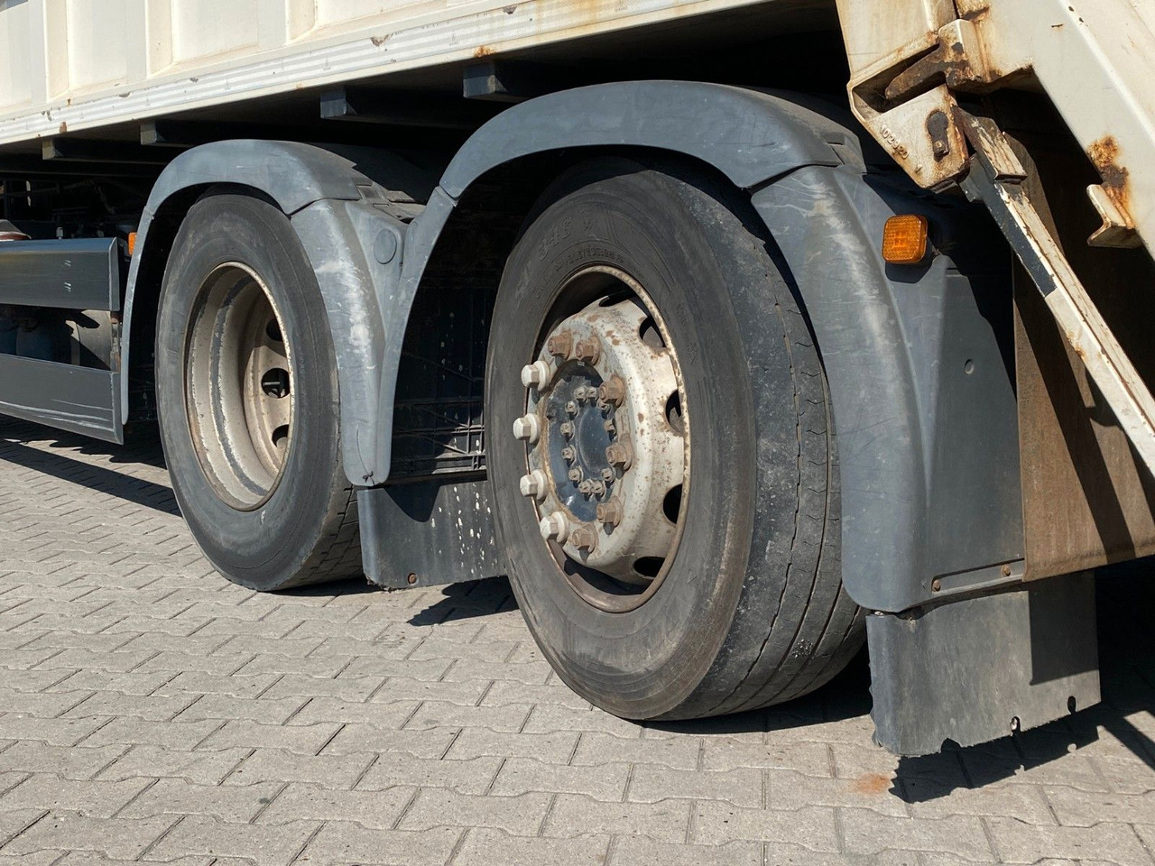 MAN TGS 26.320 6x2-4 | Zöller Medium X2EC24*3x Sitze - Камион за ѓубре: слика 4 MAN TGS 26.320 6x2-4 | Zöller Medium X2EC24*3x Sitze - Камион за ѓубре: слика 4