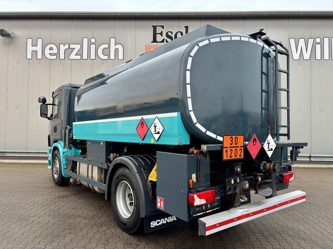 Scania G420 Esterer A3 | 2x Kammern*Oben/Unten*Retarder - Камион цистерна: слика 3 Scania G420 Esterer A3 | 2x Kammern*Oben/Unten*Retarder - Камион цистерна: слика 3