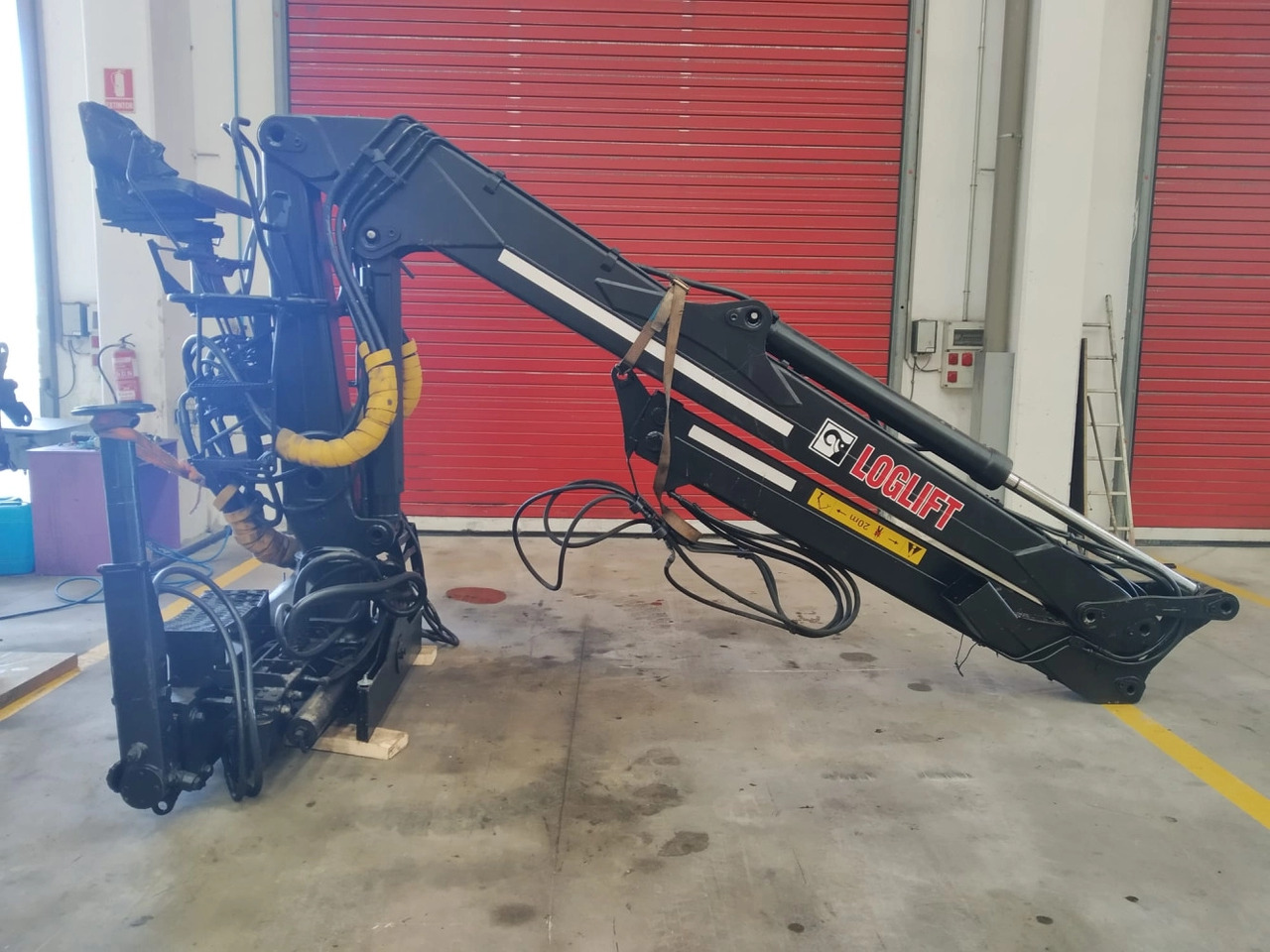 Grúa LOGLIFT 120S79R - Кран за натоварување за Камион: слика 2 Grúa LOGLIFT 120S79R - Кран за натоварување за Камион: слика 2