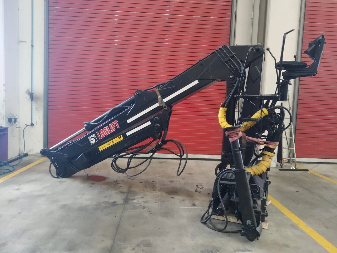 Grúa LOGLIFT 120S79R - Кран за натоварување за Камион: слика 2 Grúa LOGLIFT 120S79R - Кран за натоварување за Камион: слика 2