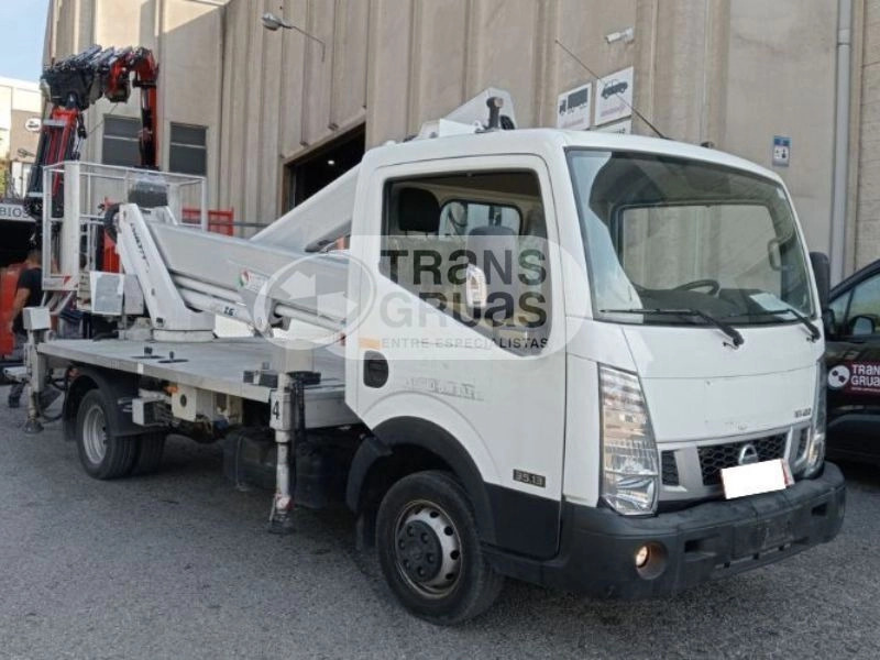 MULTITEL NISSAN NT 400 + MX 250 - Камион со подигачка кошница: слика 1 MULTITEL NISSAN NT 400 + MX 250 - Камион со подигачка кошница: слика 1