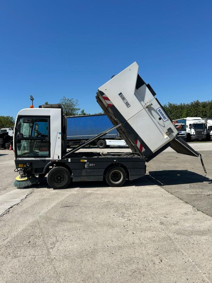 Schmidt Clingo 500 Compact 400 - Возило за метење: слика 2 Schmidt Clingo 500 Compact 400 - Возило за метење: слика 2