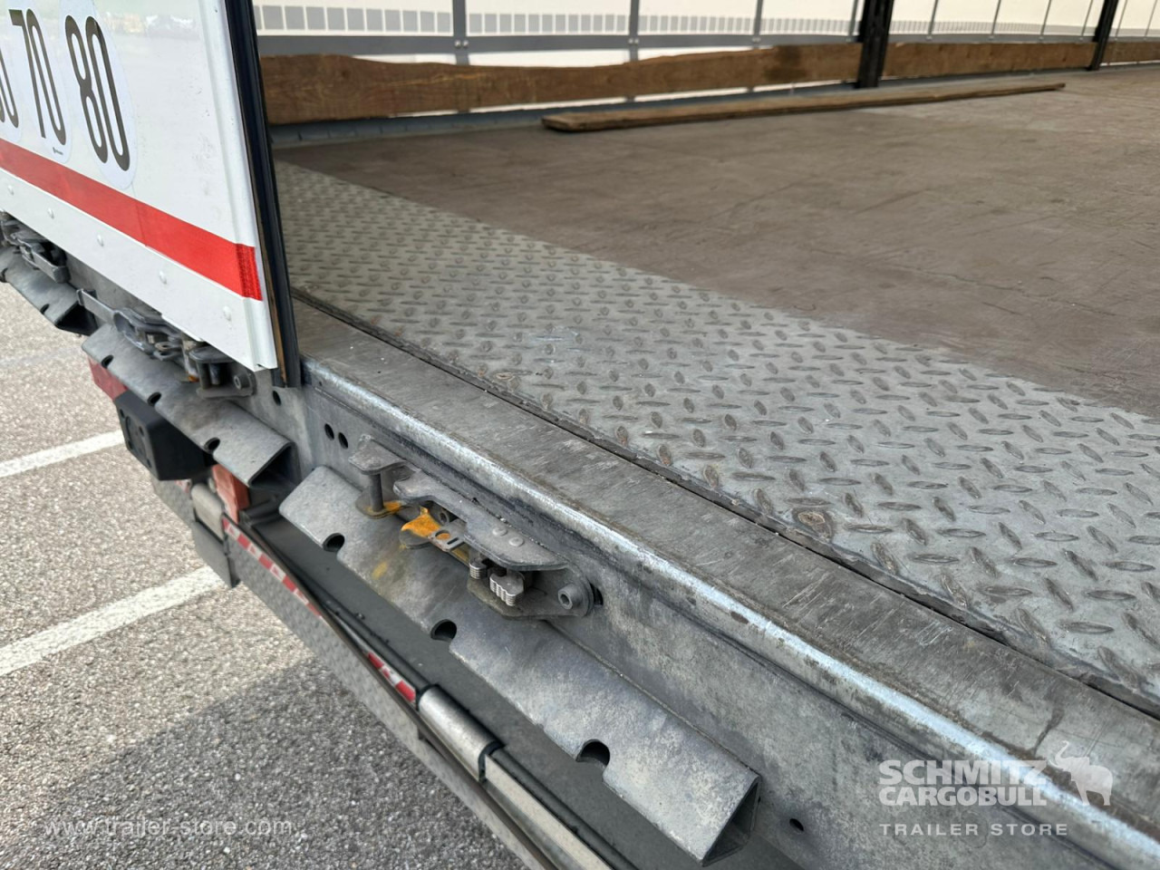 SCHMITZ Curtainsider Standard Taillift - Полуприколка со церада: слика 4 SCHMITZ Curtainsider Standard Taillift - Полуприколка со церада: слика 4