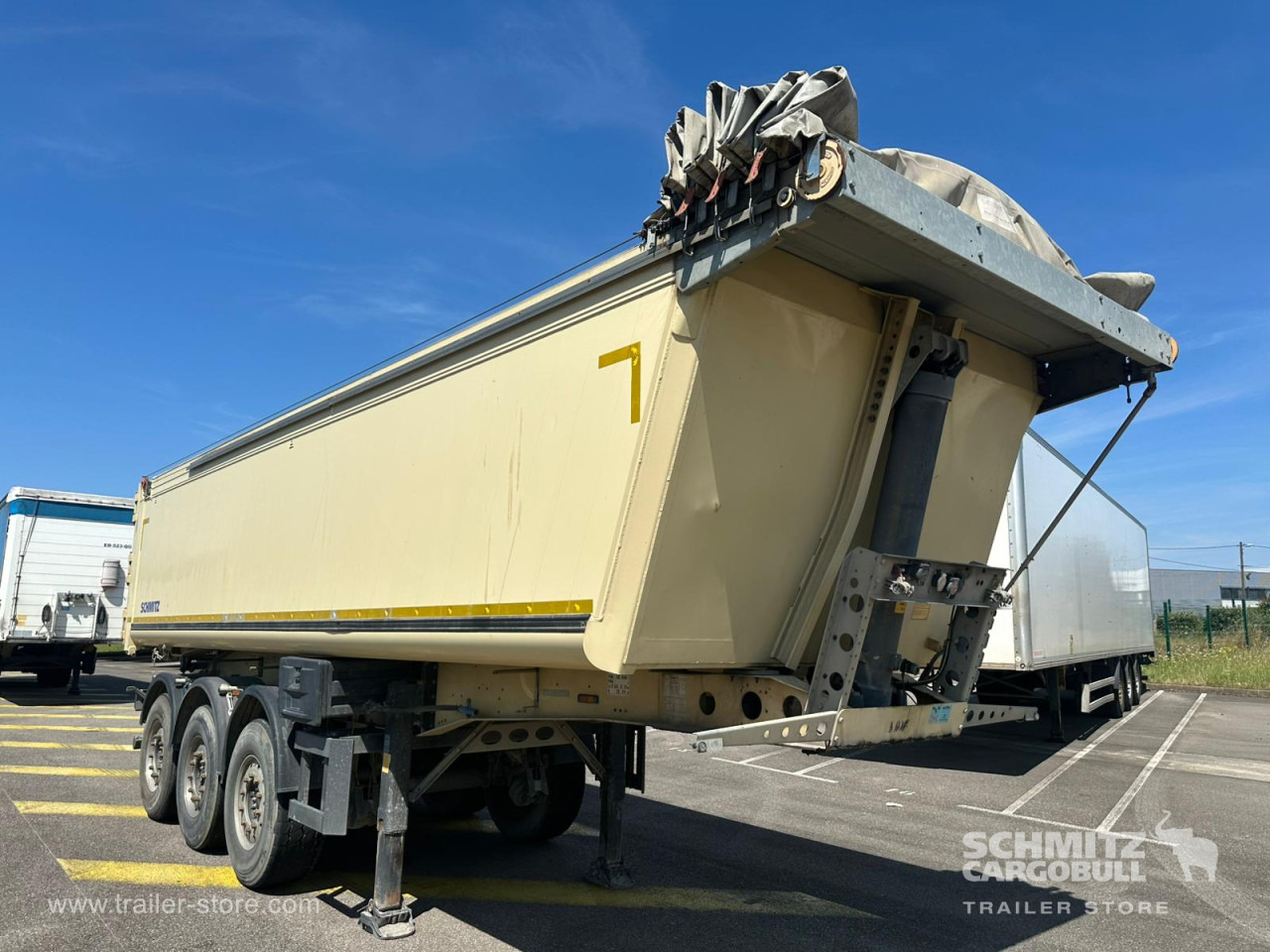 SCHMITZ Tipper Alu-square sided body 28m³ - Кипер полуприколка: слика 1 SCHMITZ Tipper Alu-square sided body 28m³ - Кипер полуприколка: слика 1