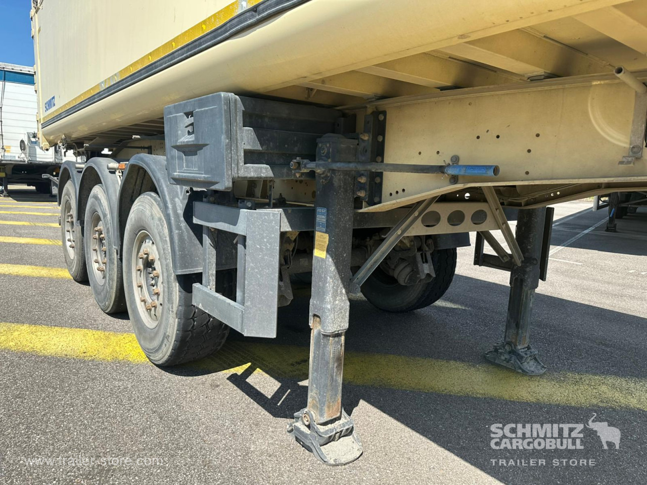 SCHMITZ Tipper Alu-square sided body 28m³ - Кипер полуприколка: слика 2 SCHMITZ Tipper Alu-square sided body 28m³ - Кипер полуприколка: слика 2