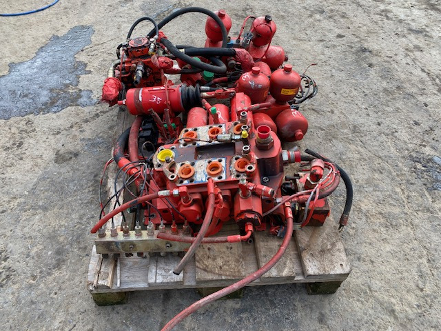 2426877 - O&K L45 - Хидраулика за Натоварувач на тркала: слика 3 2426877 - O&K L45 - Хидраулика за Натоварувач на тркала: слика 3