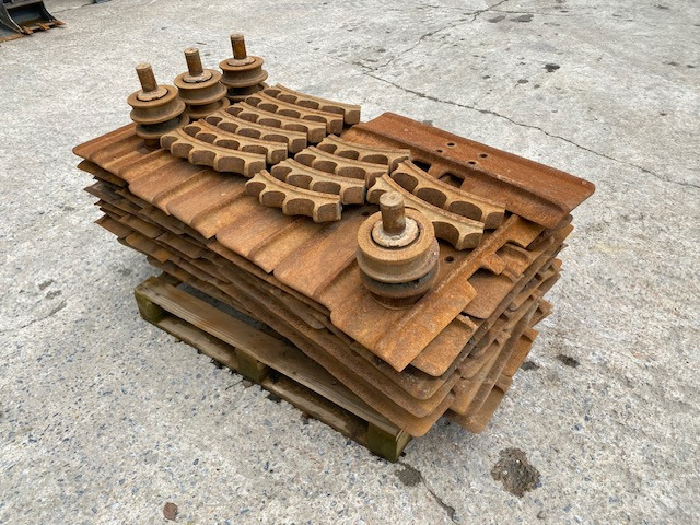 Bodenplatten 750mm - CAT D 6 K/N LGP - Systeme One - 246-5726 - Ролна за Градежна машина: слика 1 Bodenplatten 750mm - CAT D 6 K/N LGP - Systeme One - 246-5726 - Ролна за Градежна машина: слика 1