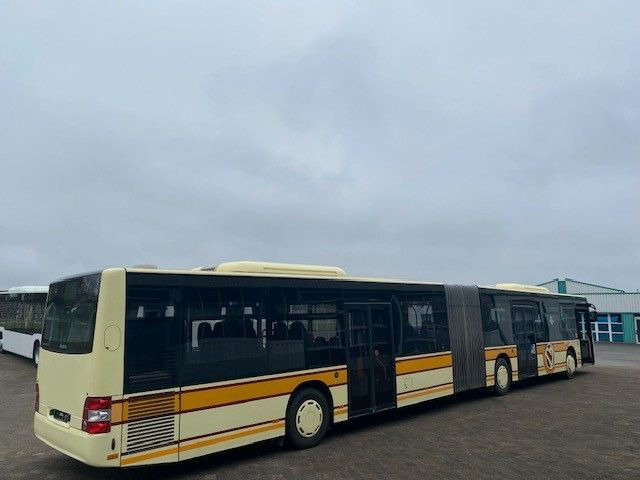 MAN A 23 Lions City Gelenkbus KLIMA 60 Sitze GURTE - Зглобен автобус: слика 4 MAN A 23 Lions City Gelenkbus KLIMA 60 Sitze GURTE - Зглобен автобус: слика 4